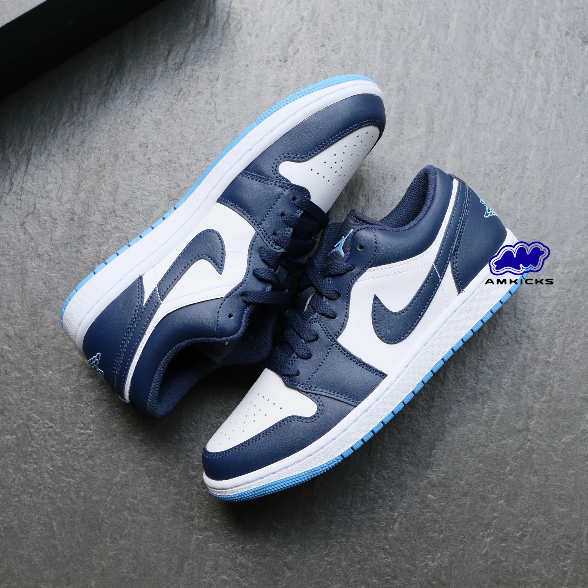 Jordan 1 Low "Midnight Navy University Blue"