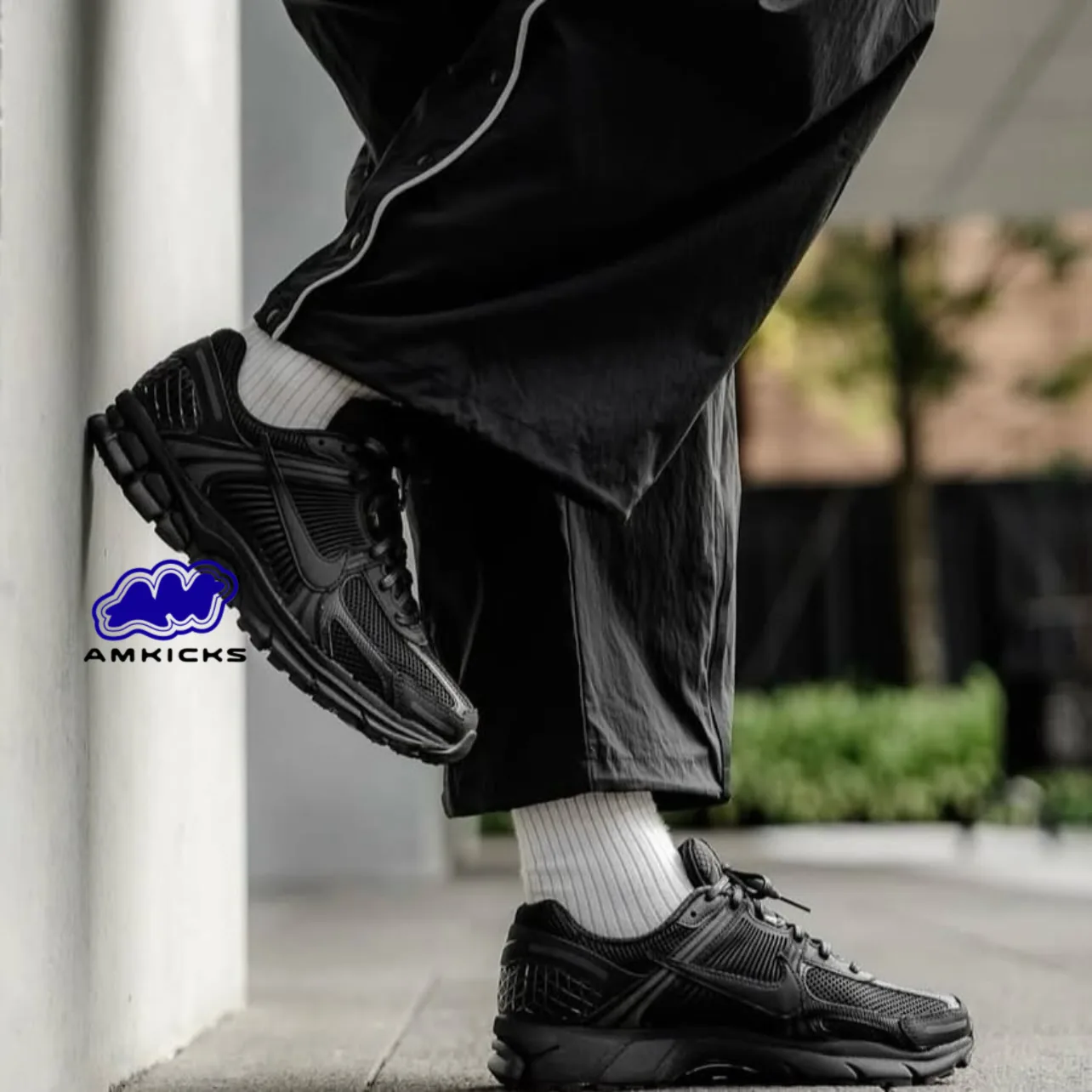 Nike Zoom Vomero 5 "Triple Black"