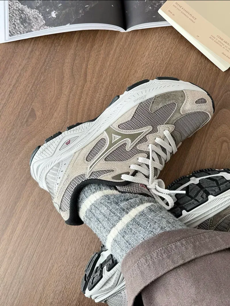Mizuno Racer S "Wood Grey"