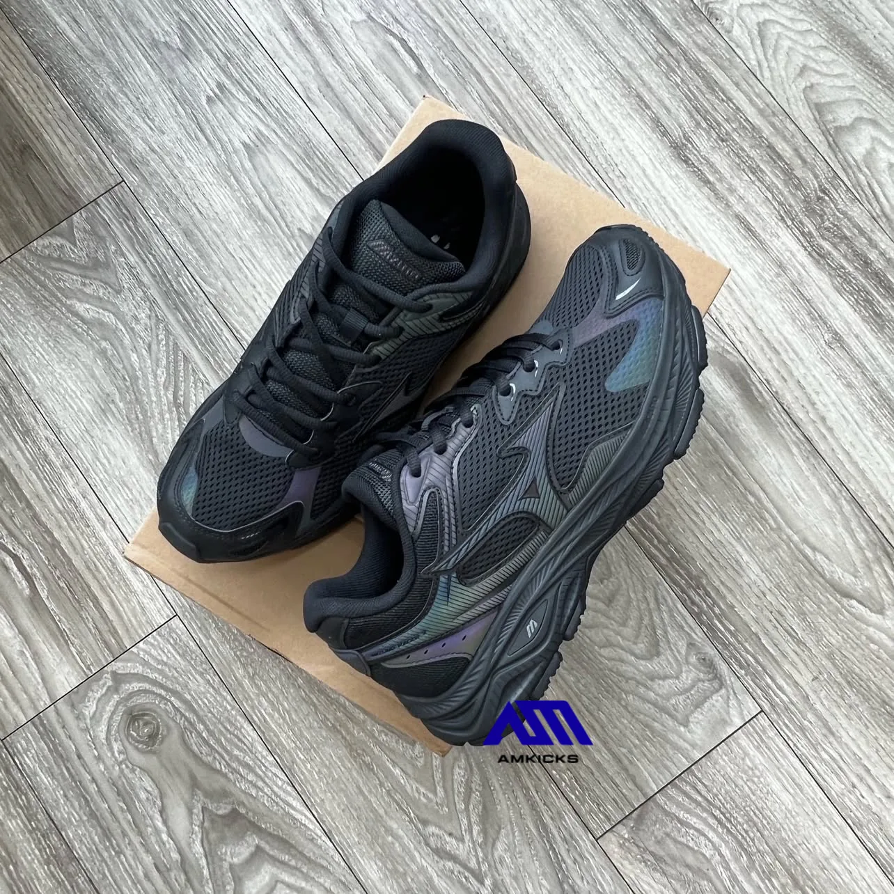 Mizuno Racer S "Black"