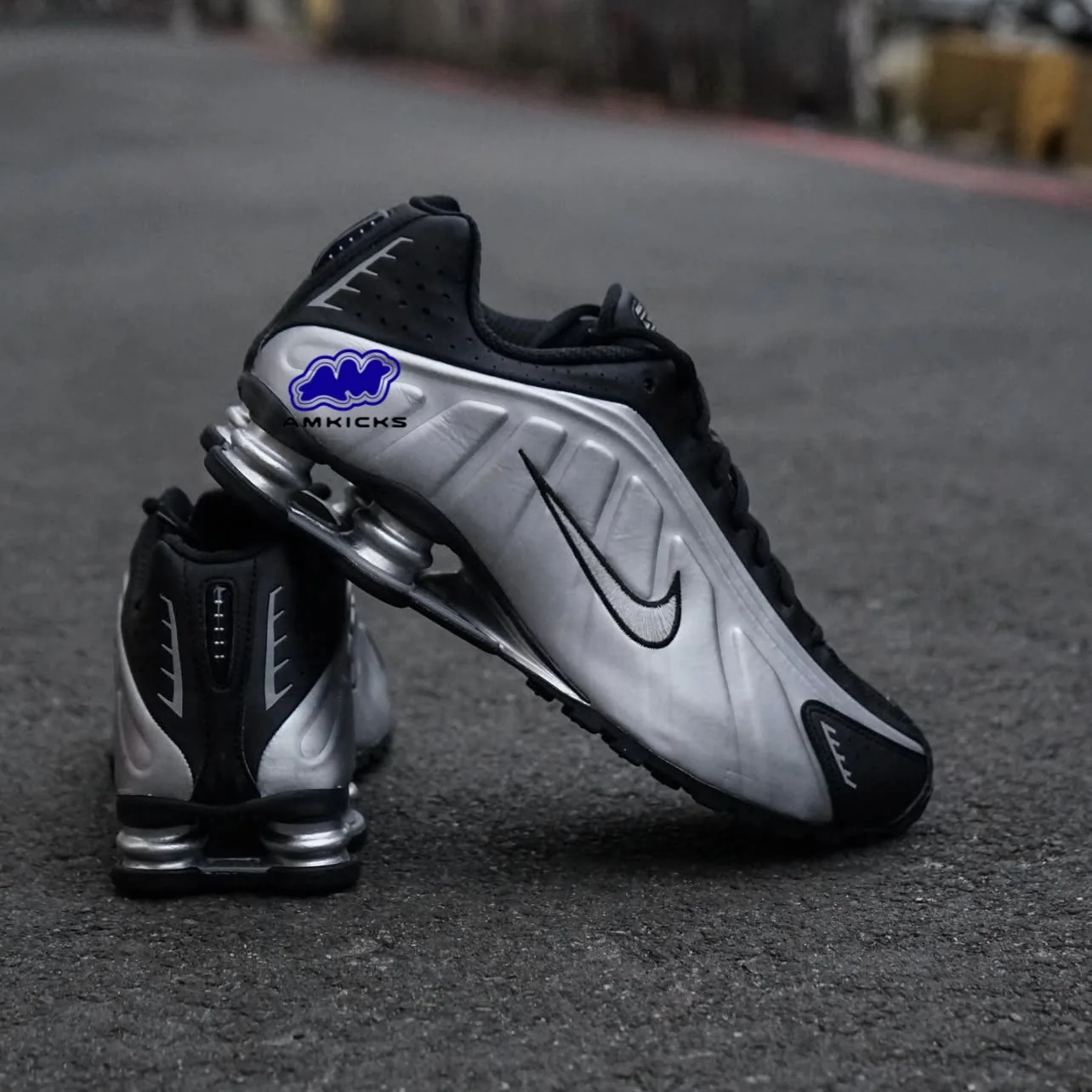 Nike Shox R4 "Metallic Silver Black"