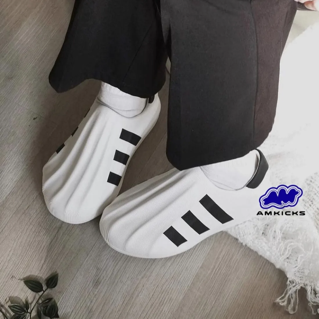 adiFOM Superstar White Black