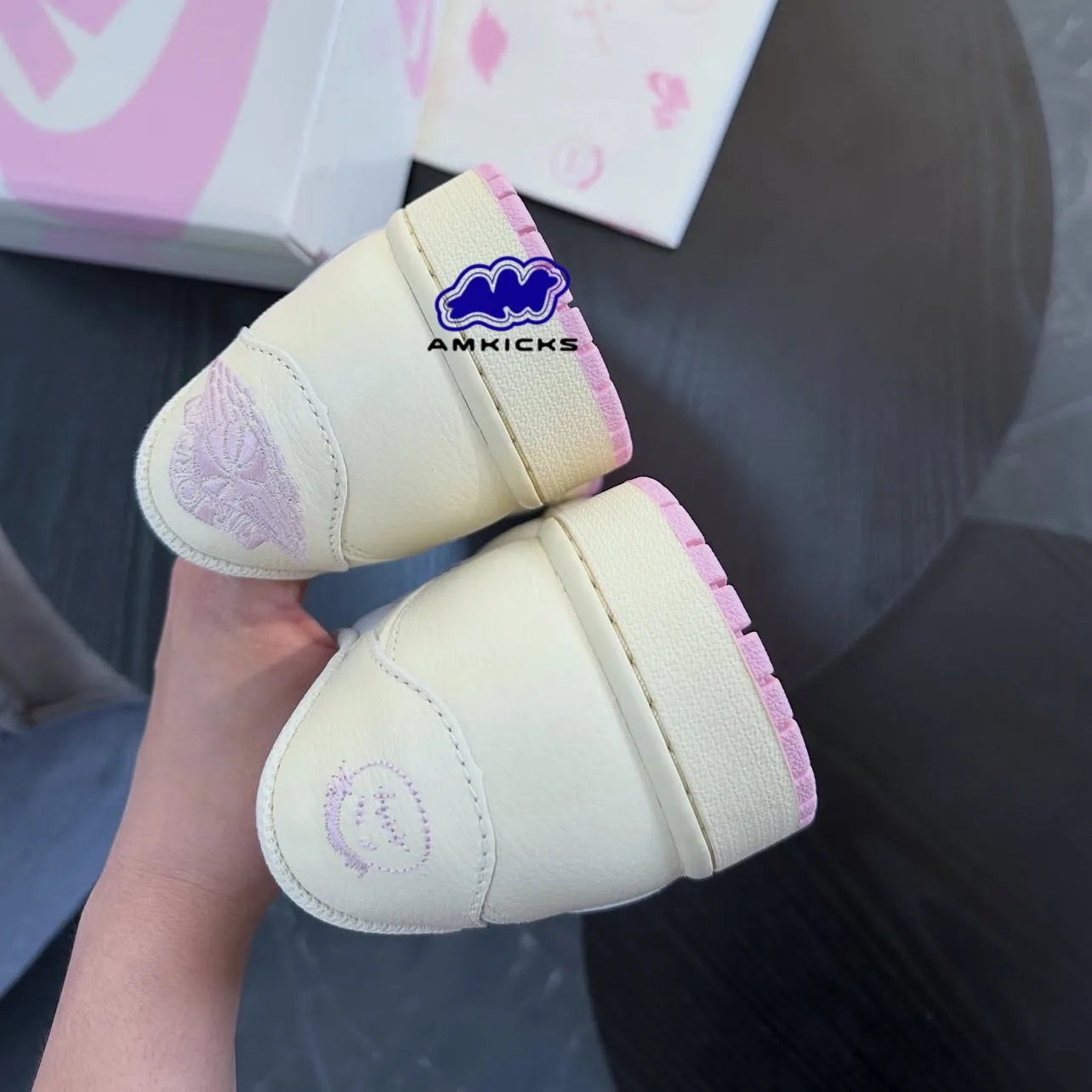 Jordan 1 Retro Low OG SP "Travis Scott Shy Pink"