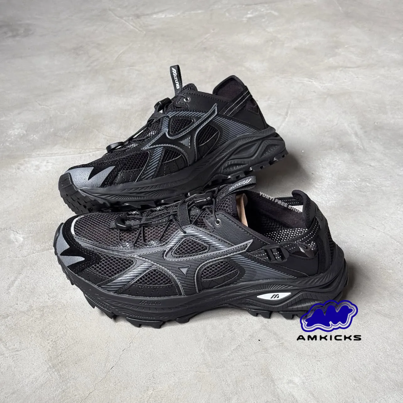 Mizuno Racer Trail SE "Triple Black"