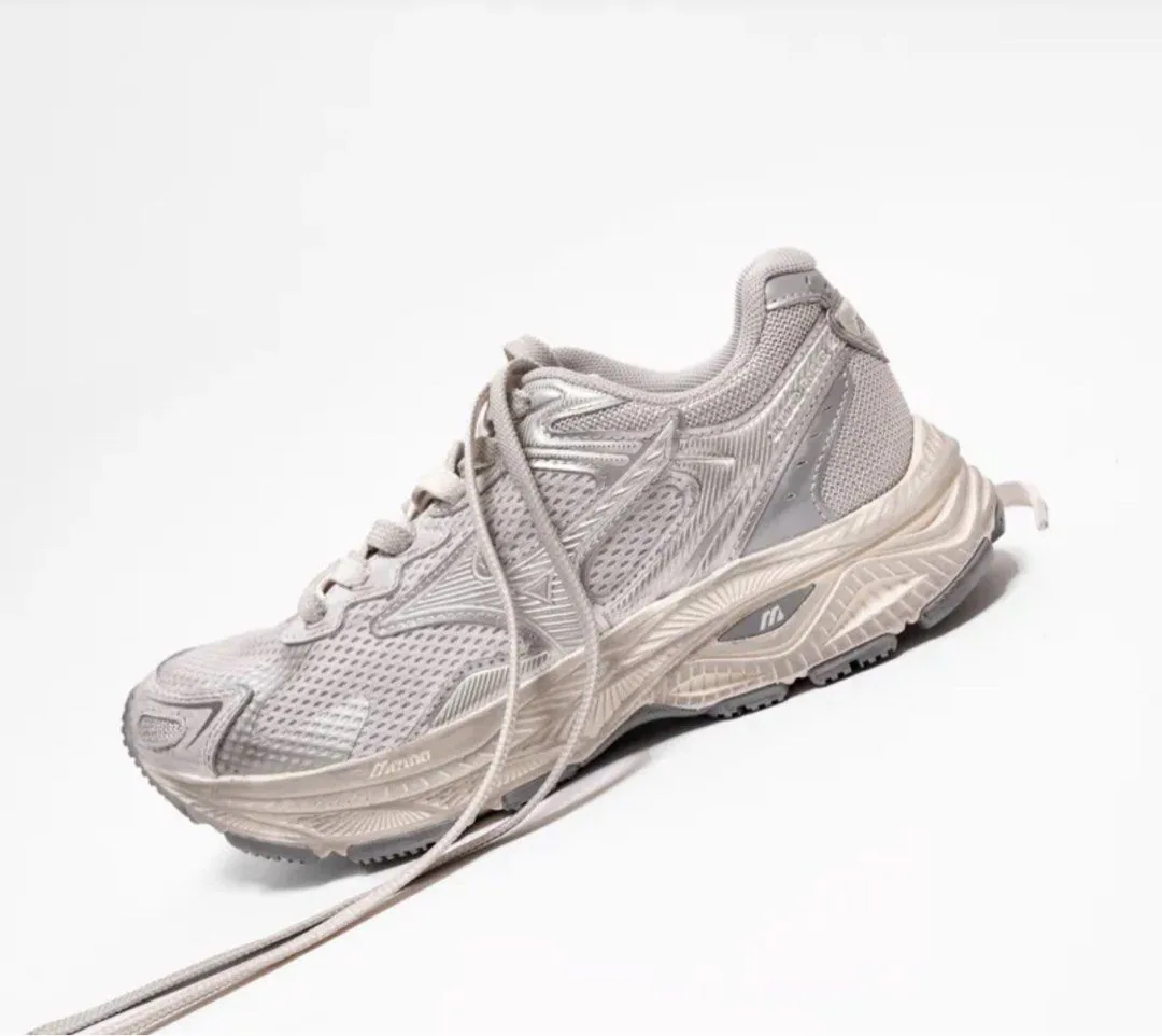 Mizuno Racer S "White Metallic Silver"