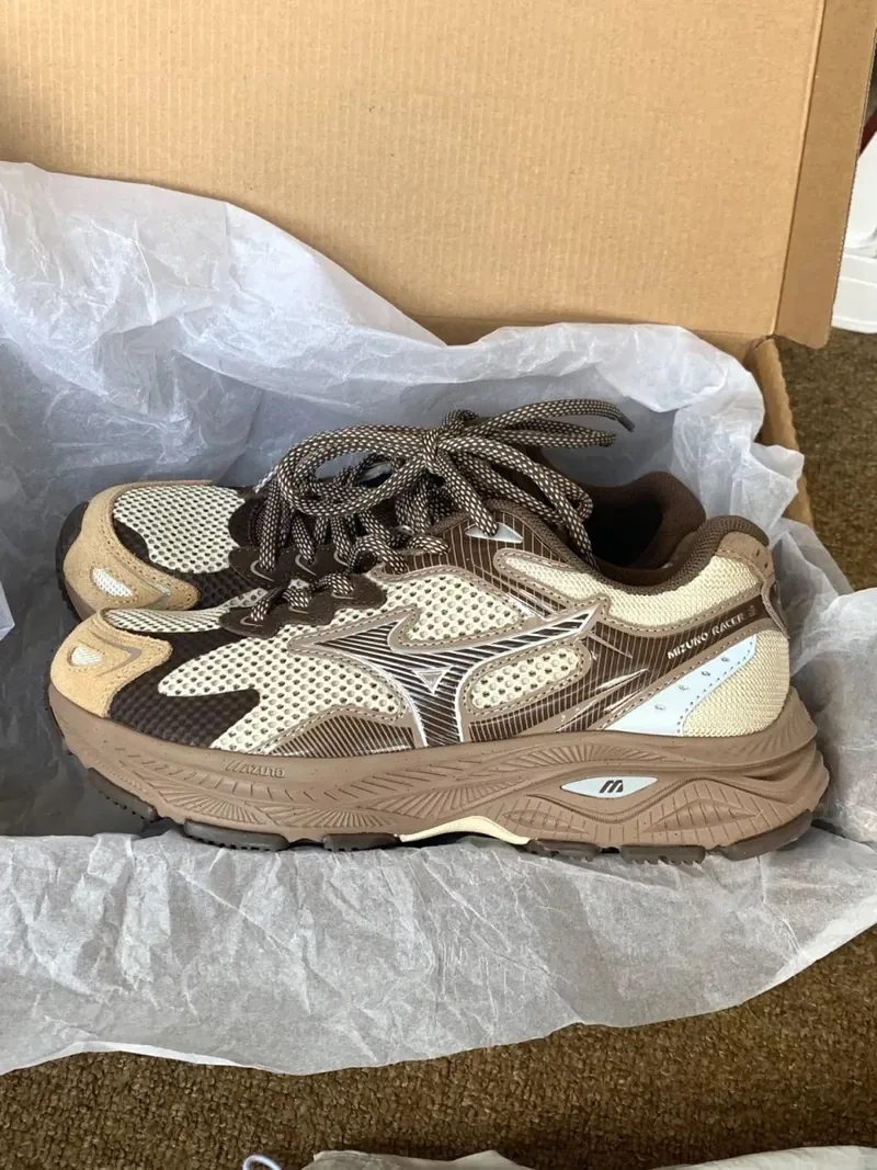 Mizuno Racer S "Beige Brown"