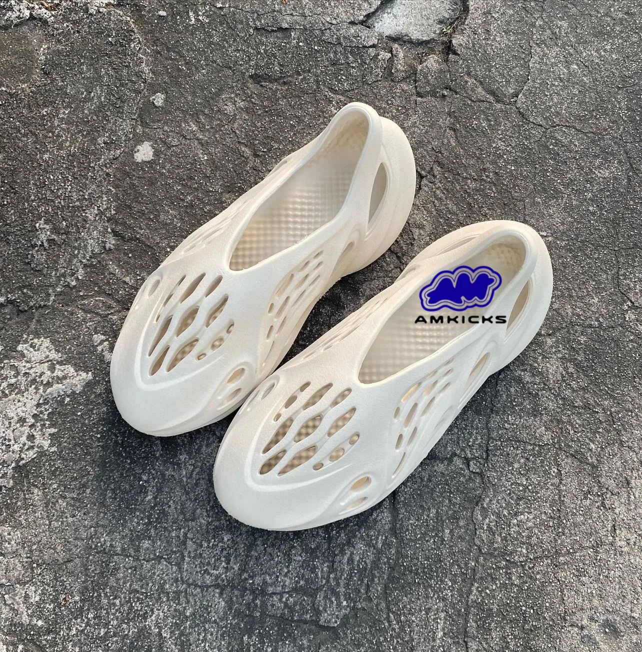 Yeezy Foam RNR "Sand"