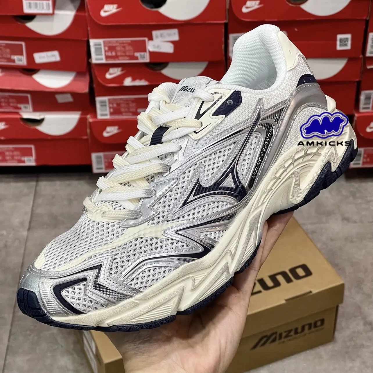 Mizuno ADVENTURE V2 "Dust Cream Silver"