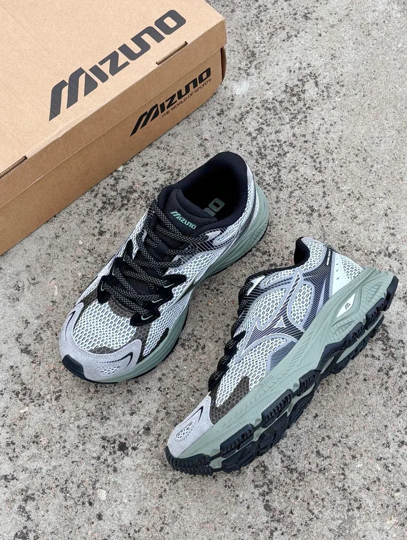 Mizuno Racer S "Grey Green"