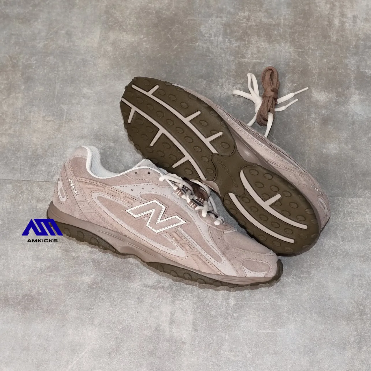 New Balance 204L "Mushroom Arid Stone"