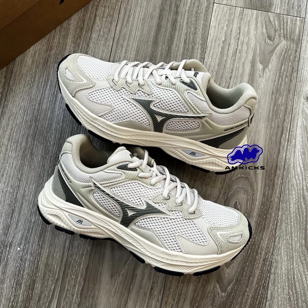 Mizuno Racer S "Cream Beige"