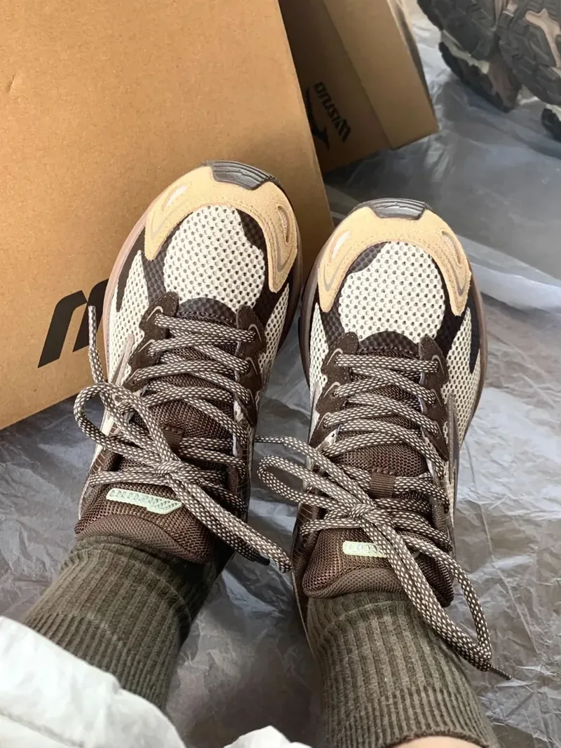 Mizuno Racer S "Beige Brown"