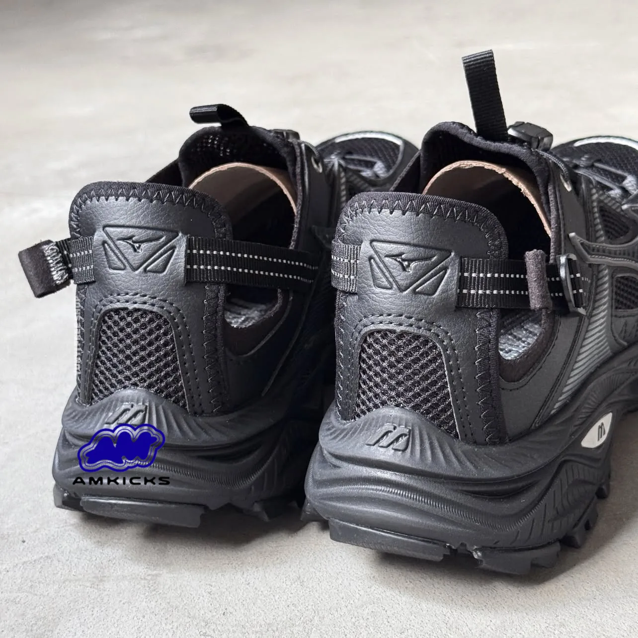 Mizuno Racer Trail SE "Triple Black"