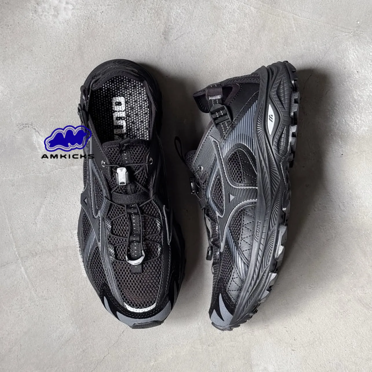 Mizuno Racer Trail SE "Triple Black"