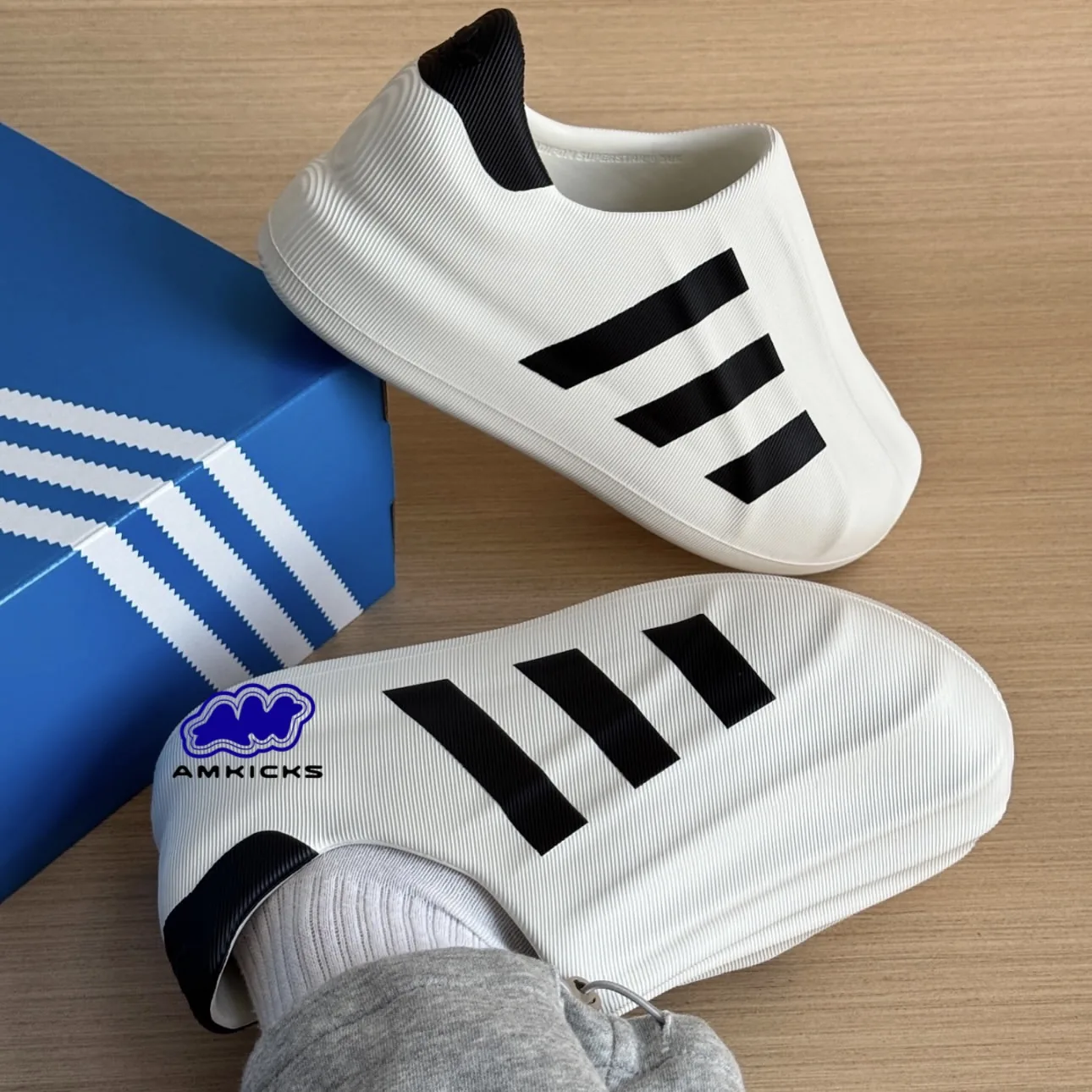 adiFOM Superstar White Black
