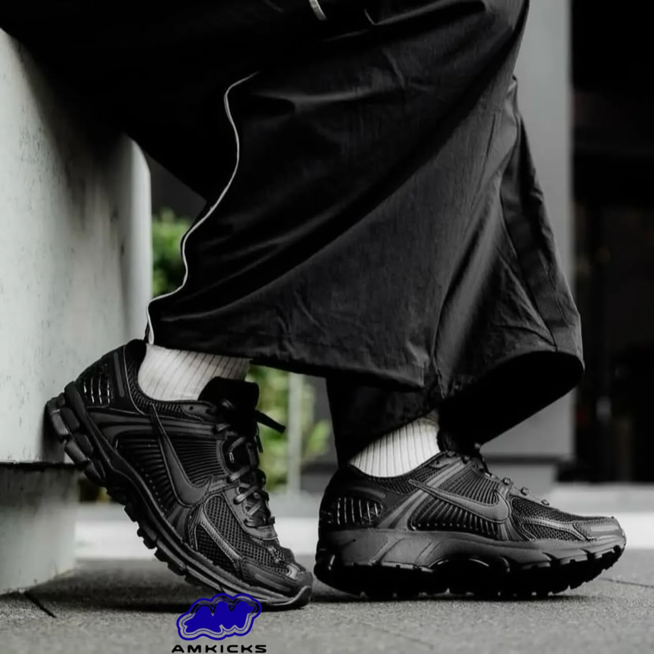 Nike Zoom Vomero 5 "Triple Black"