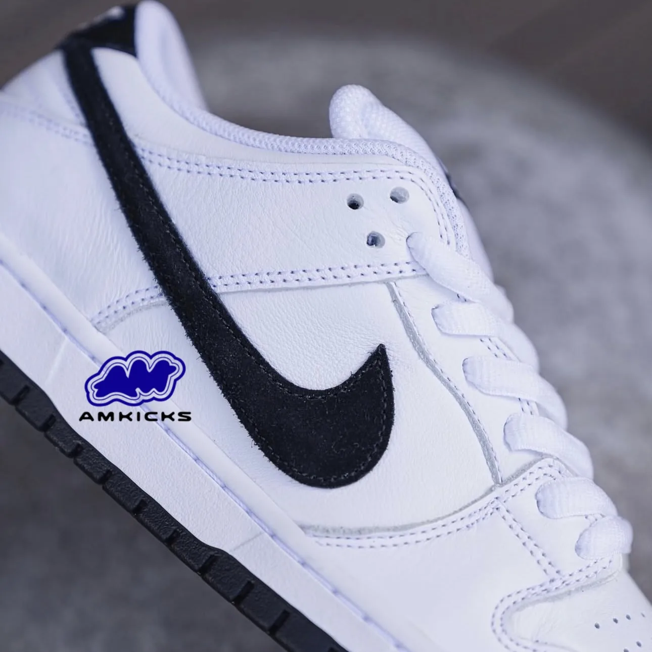 Nike SB Dunk Low "White Black"