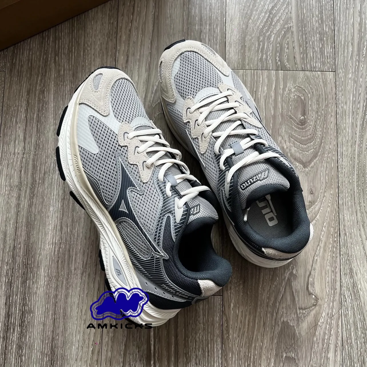 Mizuno-Racer S "Silver Grey"