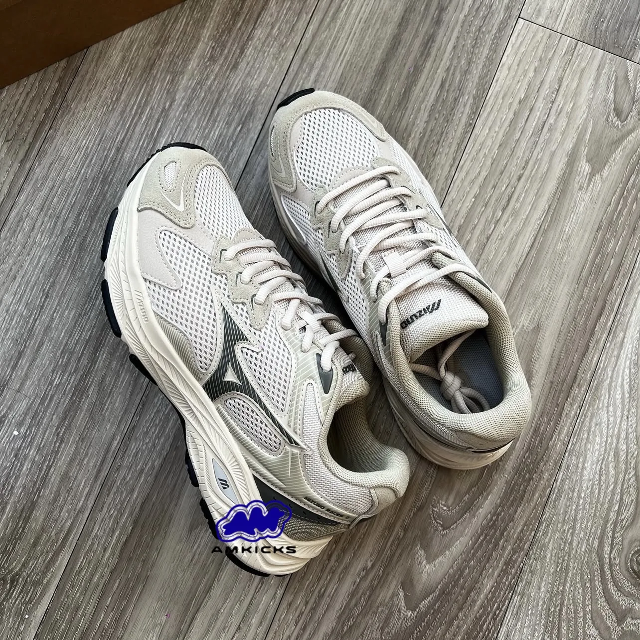 Mizuno Racer S "Cream Beige"