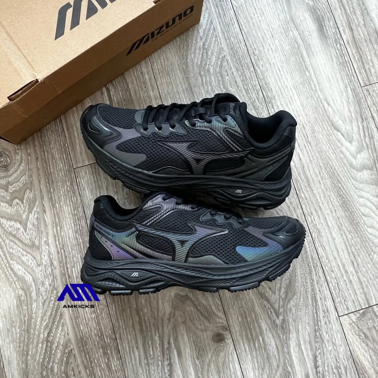 Mizuno Racer S "Black"