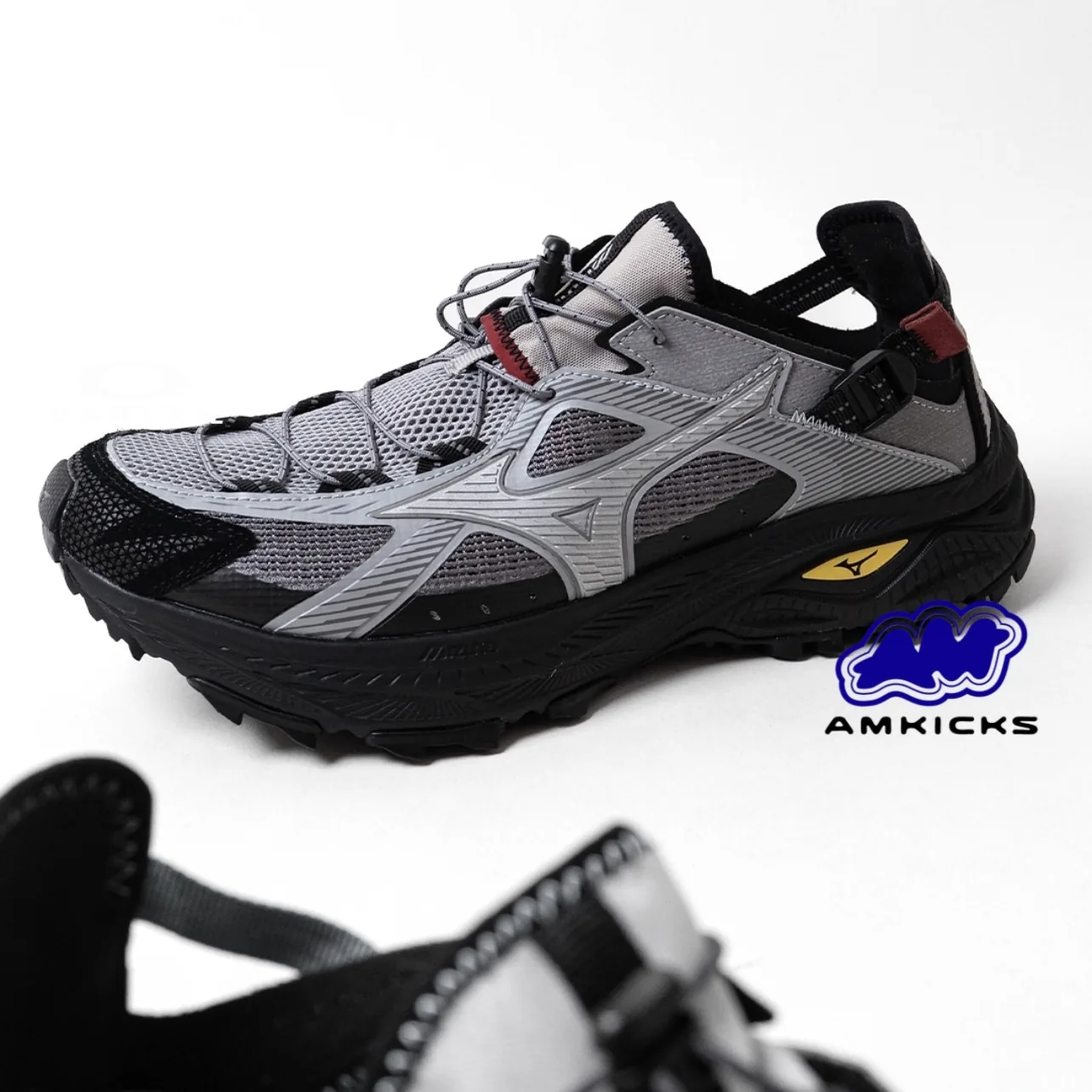 Mizuno Racer Trail SE V2 "Sky Grey Black Red"