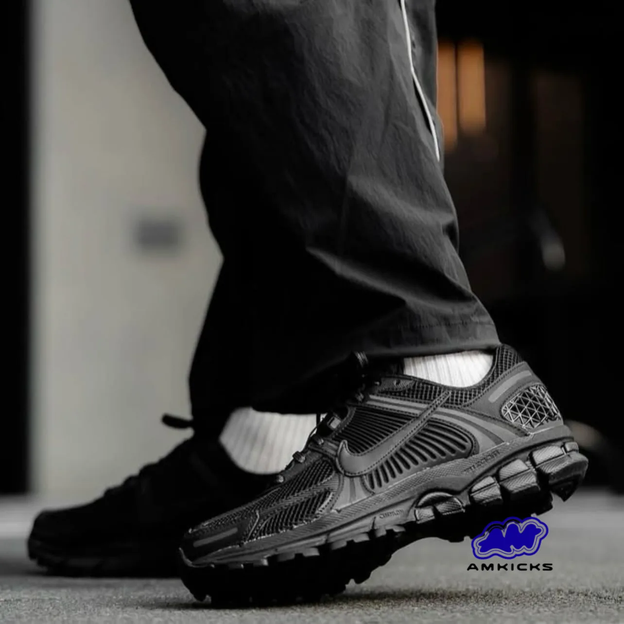 Nike Zoom Vomero 5 "Triple Black"