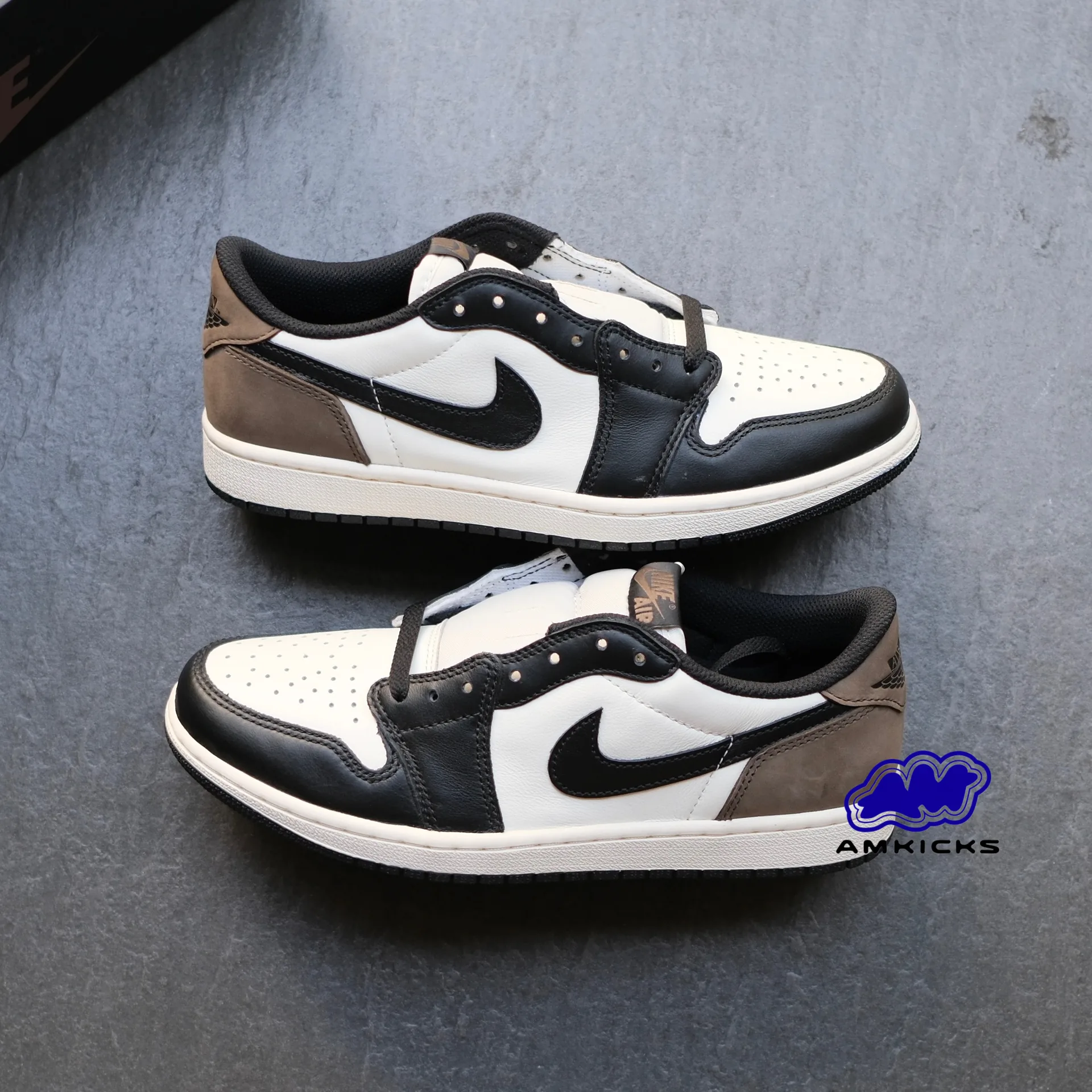 Jordan 1 Retro Low OG "Mocha"