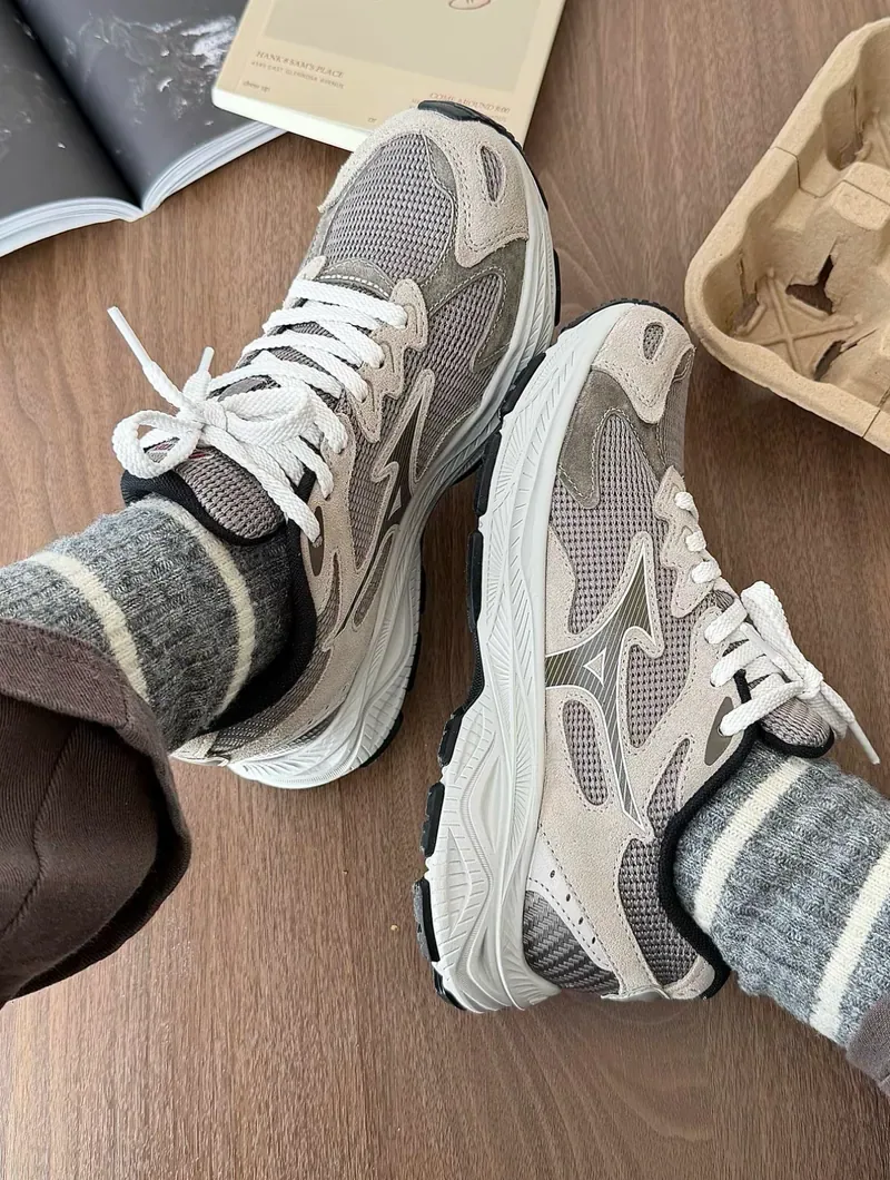Mizuno Racer S "Wood Grey"