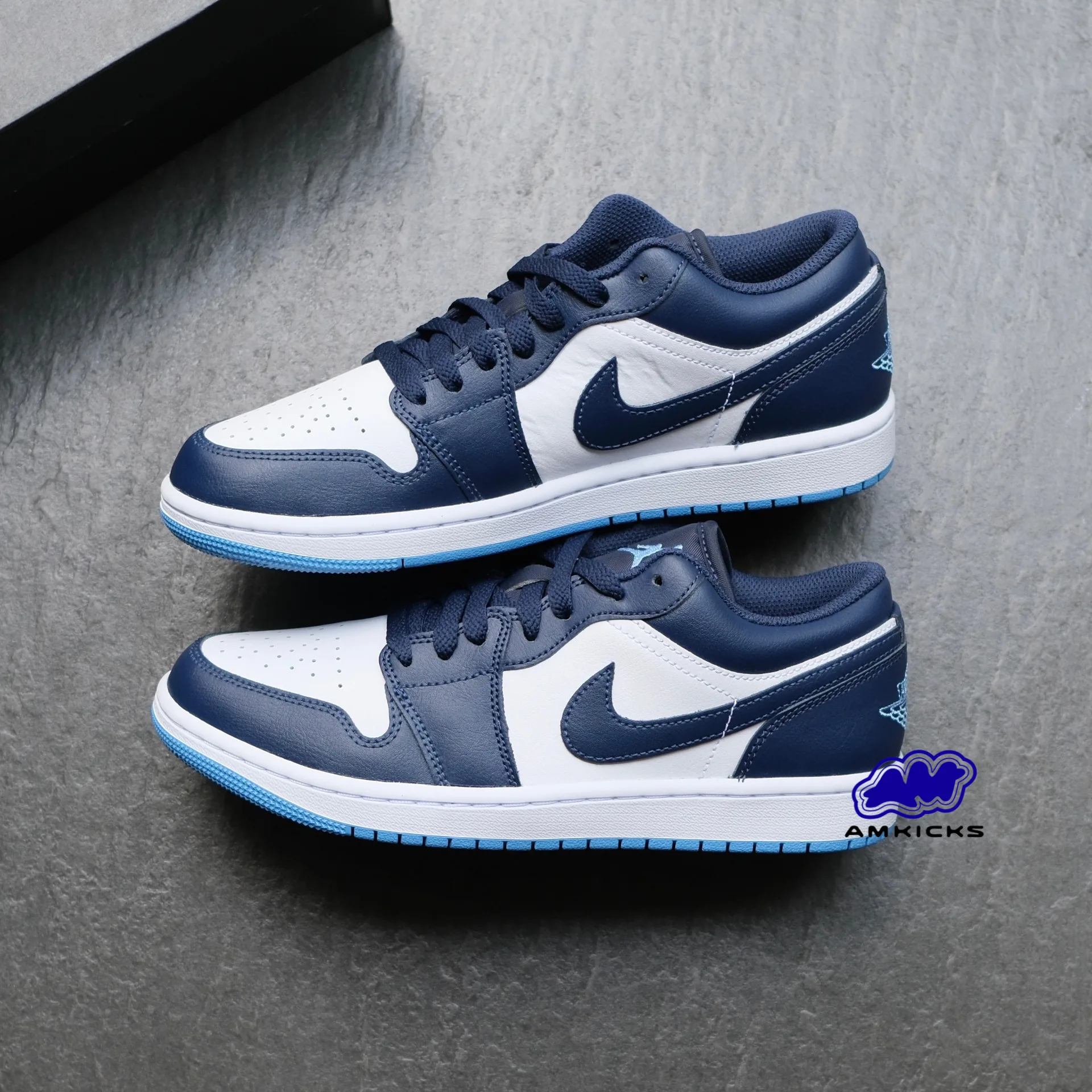 Jordan 1 Low "Midnight Navy University Blue"