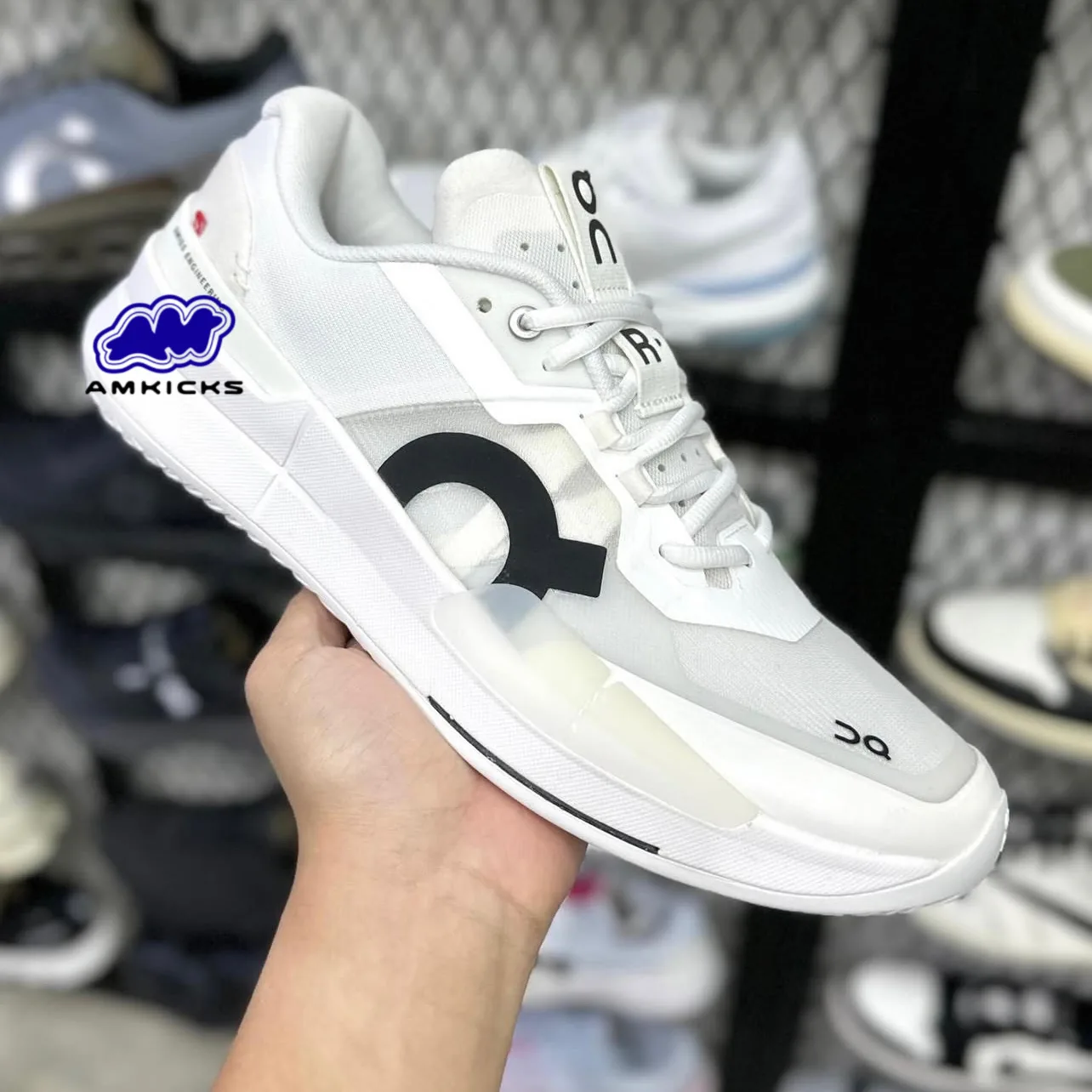 On The Roger Pro 2 "Clay White Black"