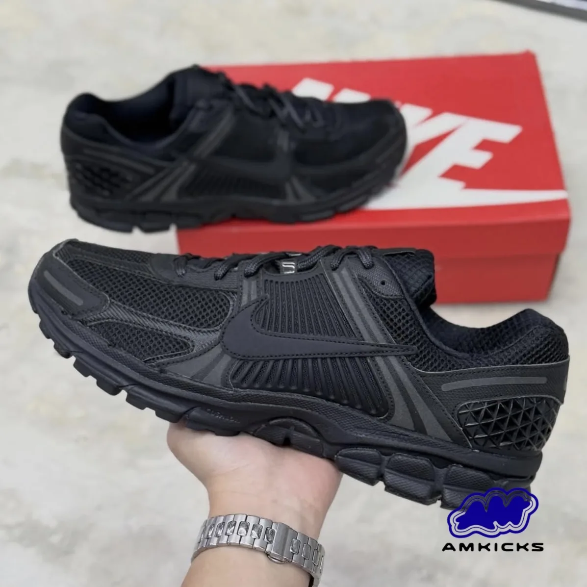 Nike Zoom Vomero 5 "Triple Black"