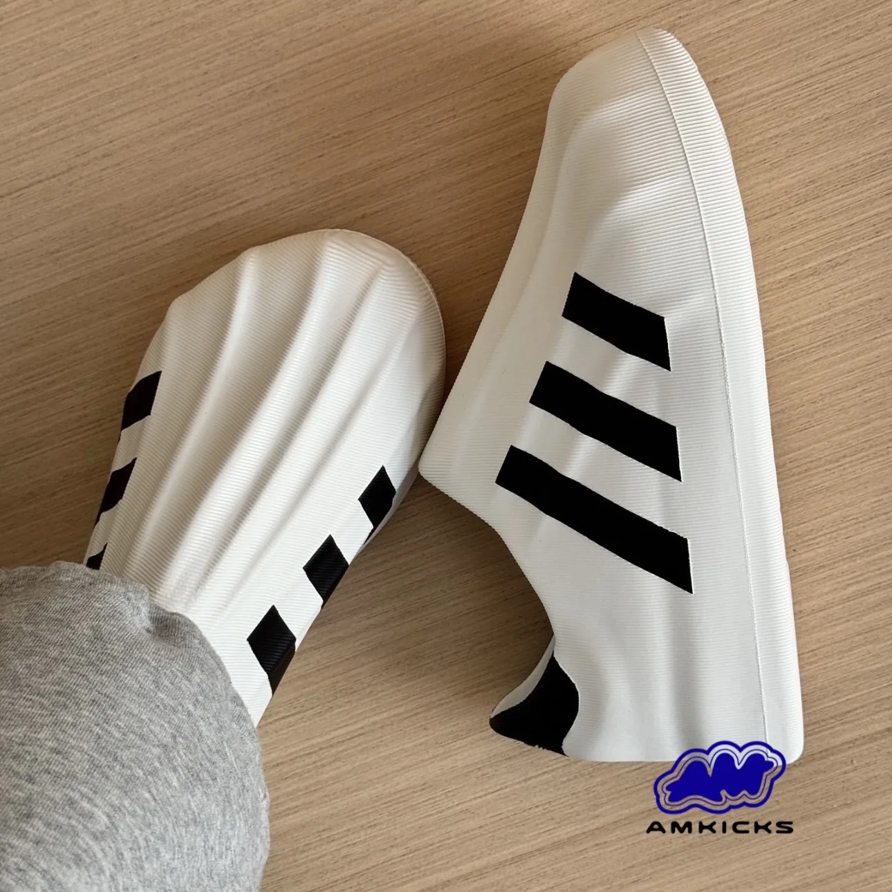 adiFOM Superstar White Black
