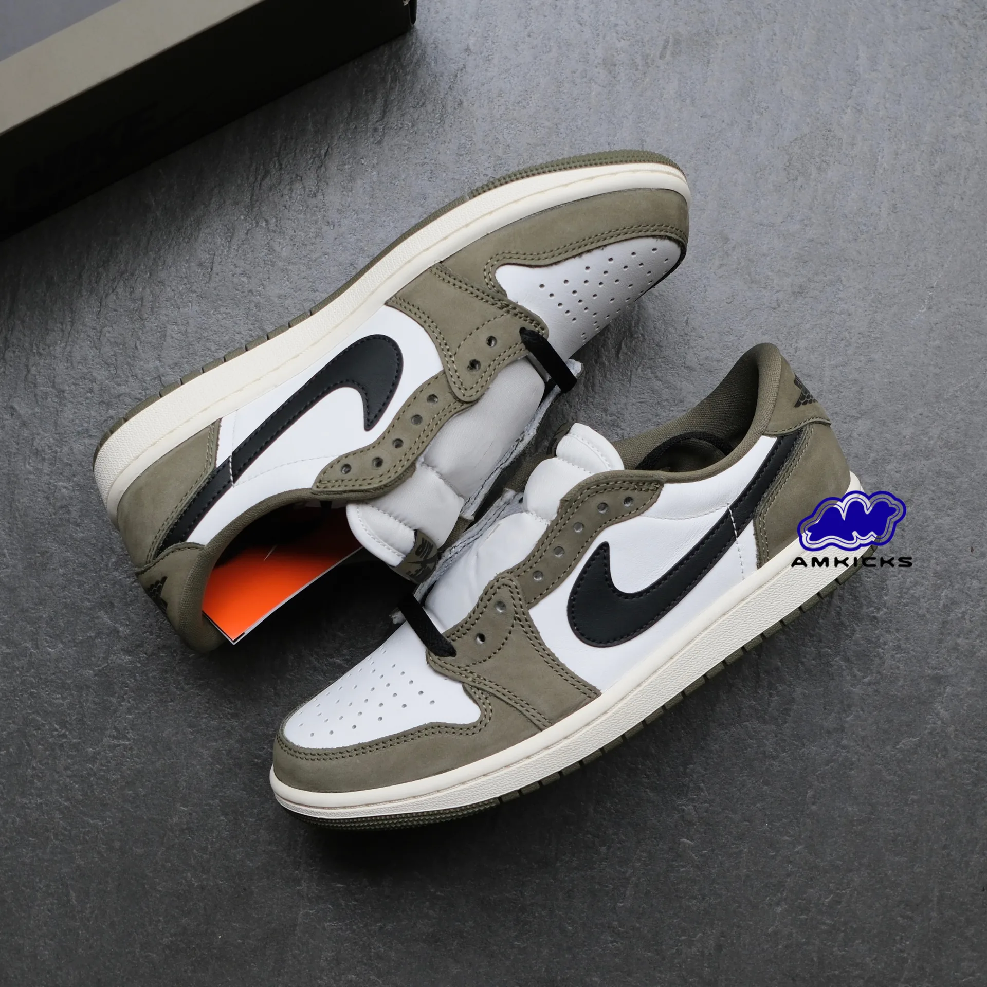 Jordan 1 Retro Low "Medium Olive Summit White Sail Black"