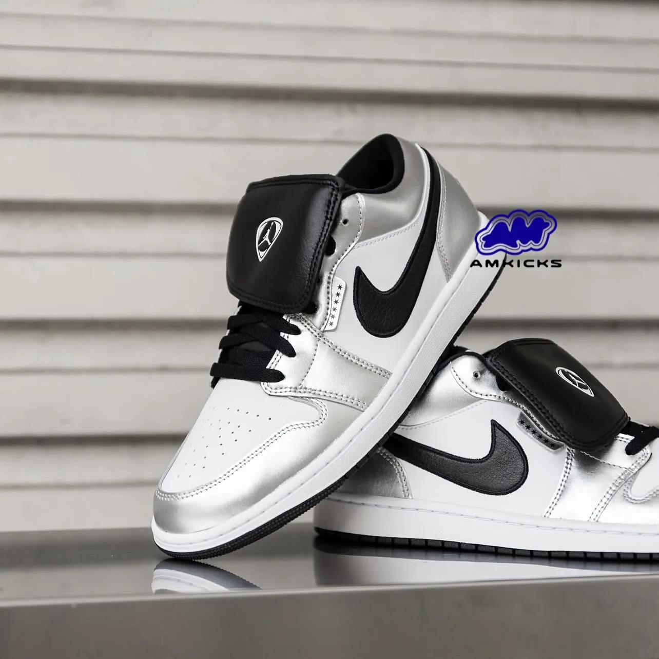 Jordan 1 Low SE "Metallic Silver Tiempo"