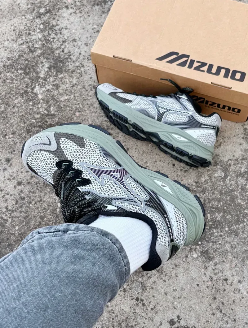 Mizuno Racer S "Grey Green"