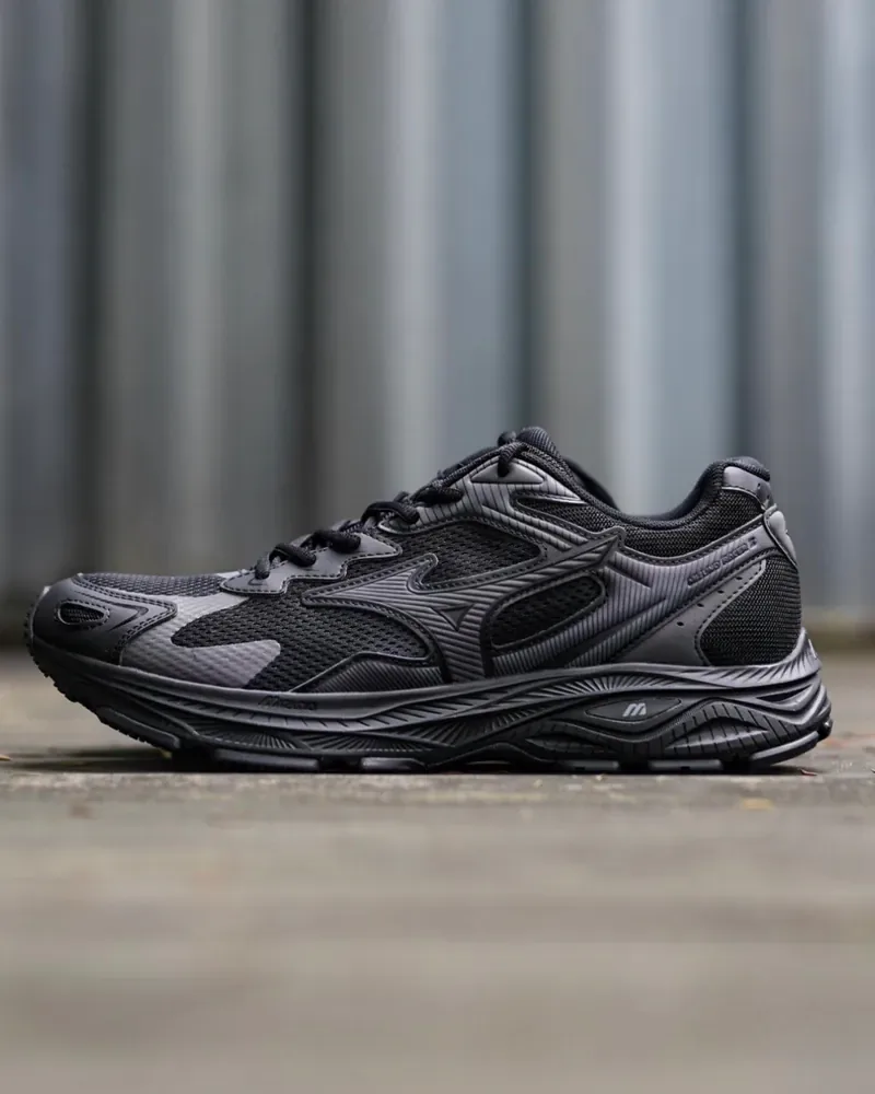 Mizuno Racer S "Black"