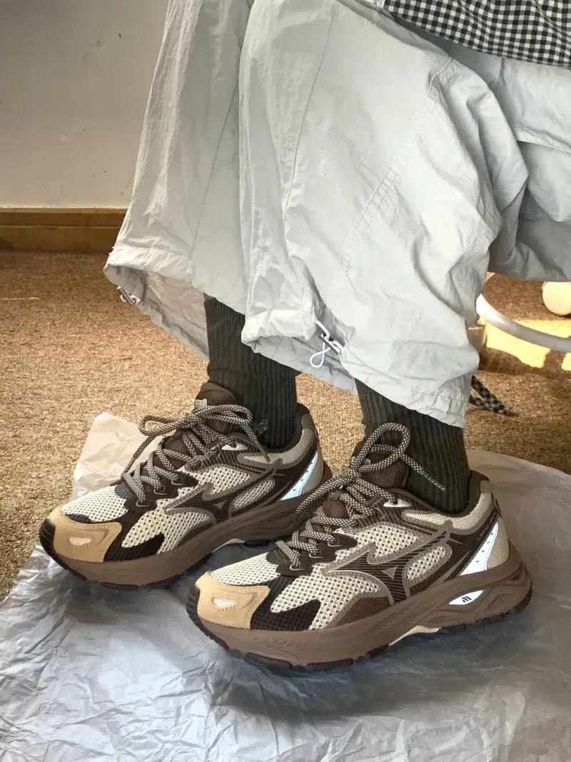Mizuno Racer S "Beige Brown"