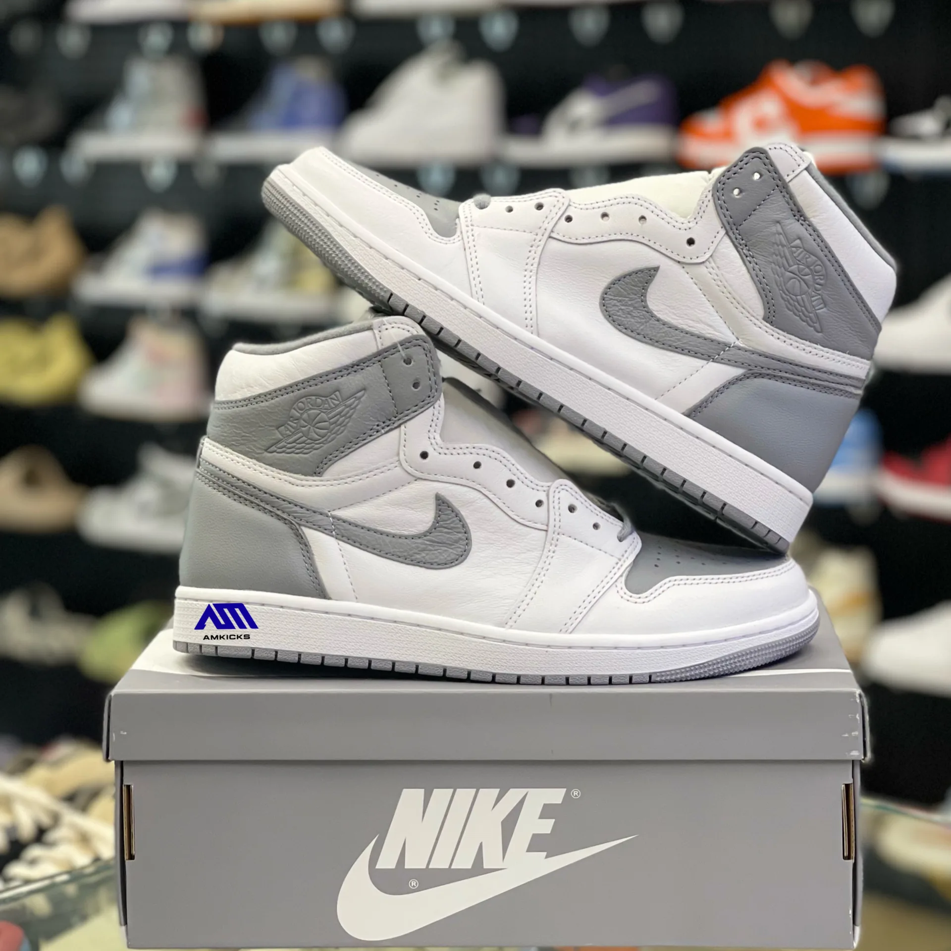 Jordan 1 Retro High OG "Stealth"