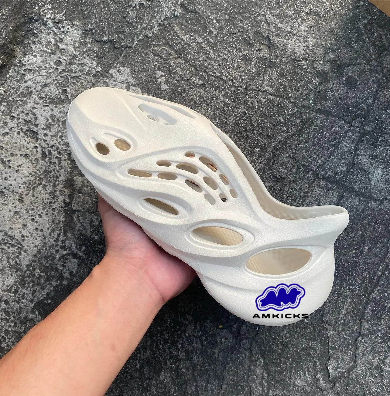 Yeezy Foam RNR "Sand"
