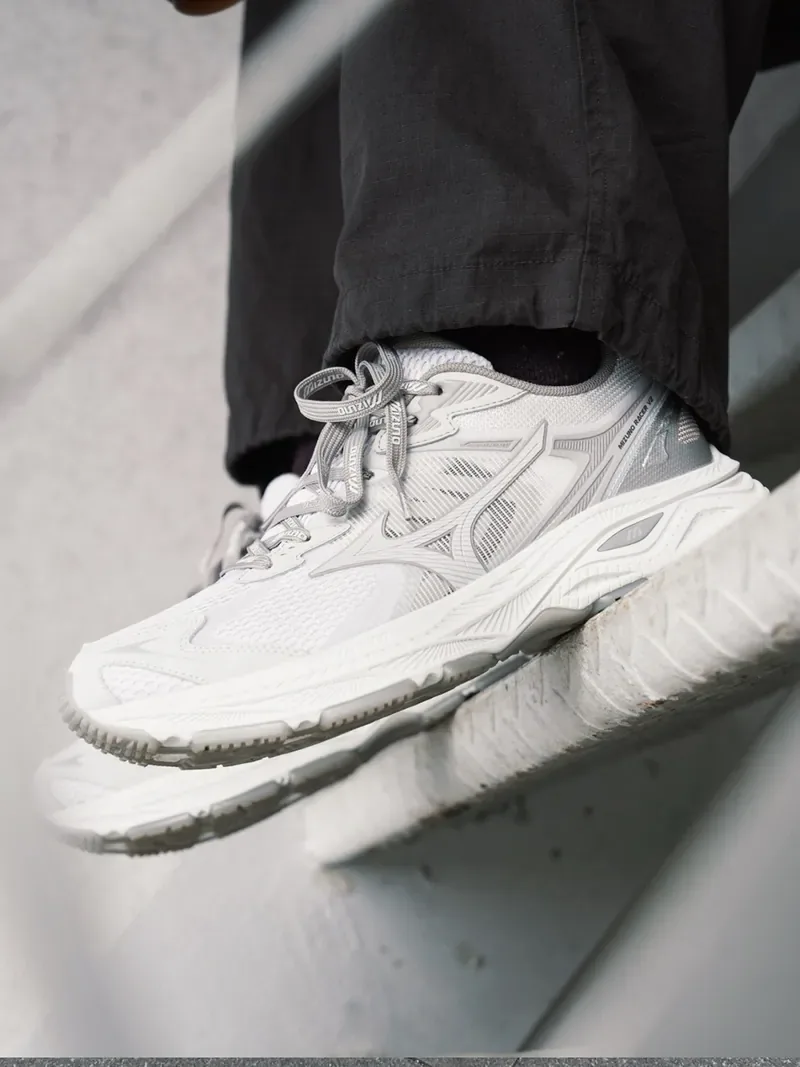 Mizuno Racer S V2 "Pigeon Grey"