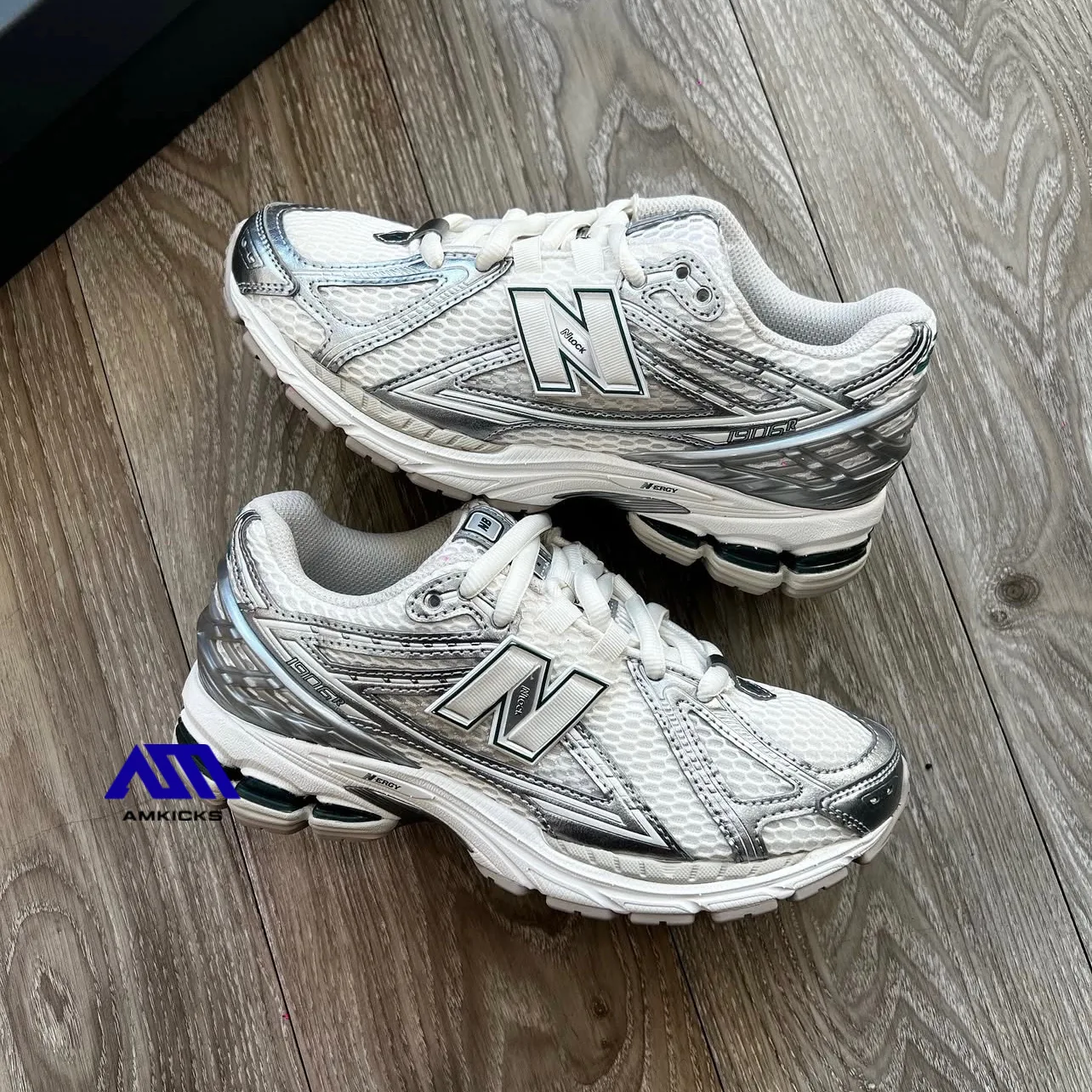 New Balance 1906R "Silver Metallic Sea Salt"