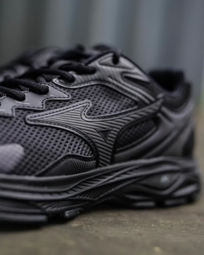 Mizuno Racer S "Black"
