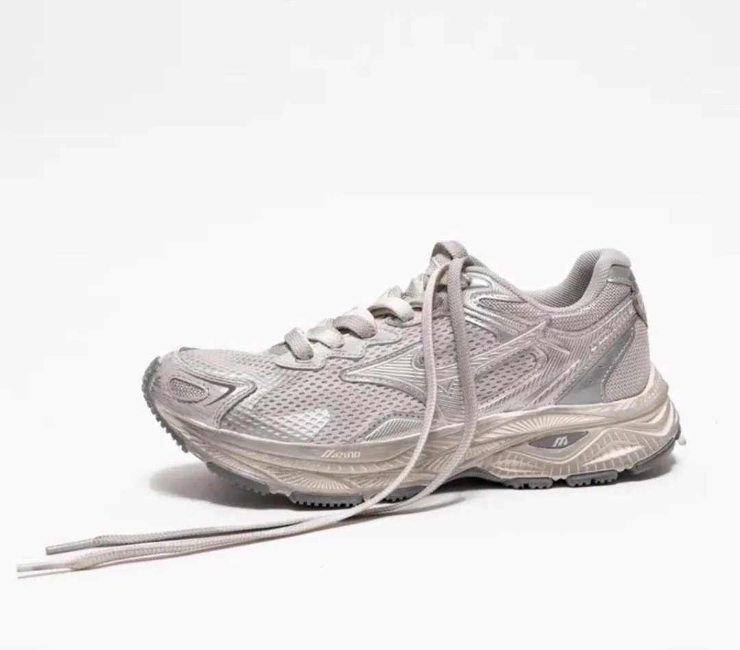 Mizuno Racer S "White Metallic Silver"