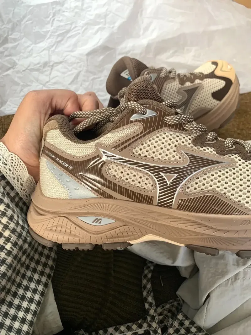 Mizuno Racer S "Beige Brown"