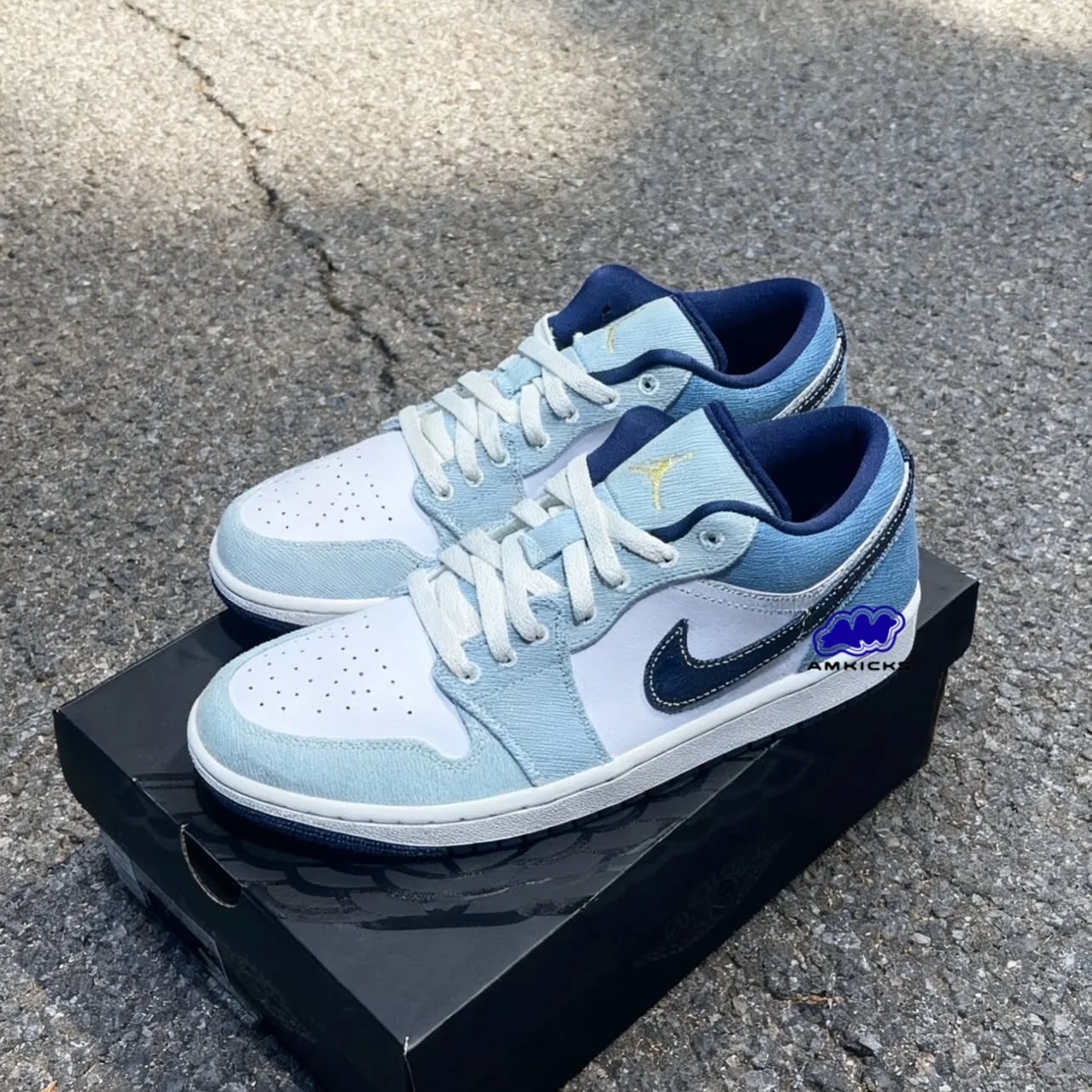 Jordan 1 Low SE "Denim Star Blue"