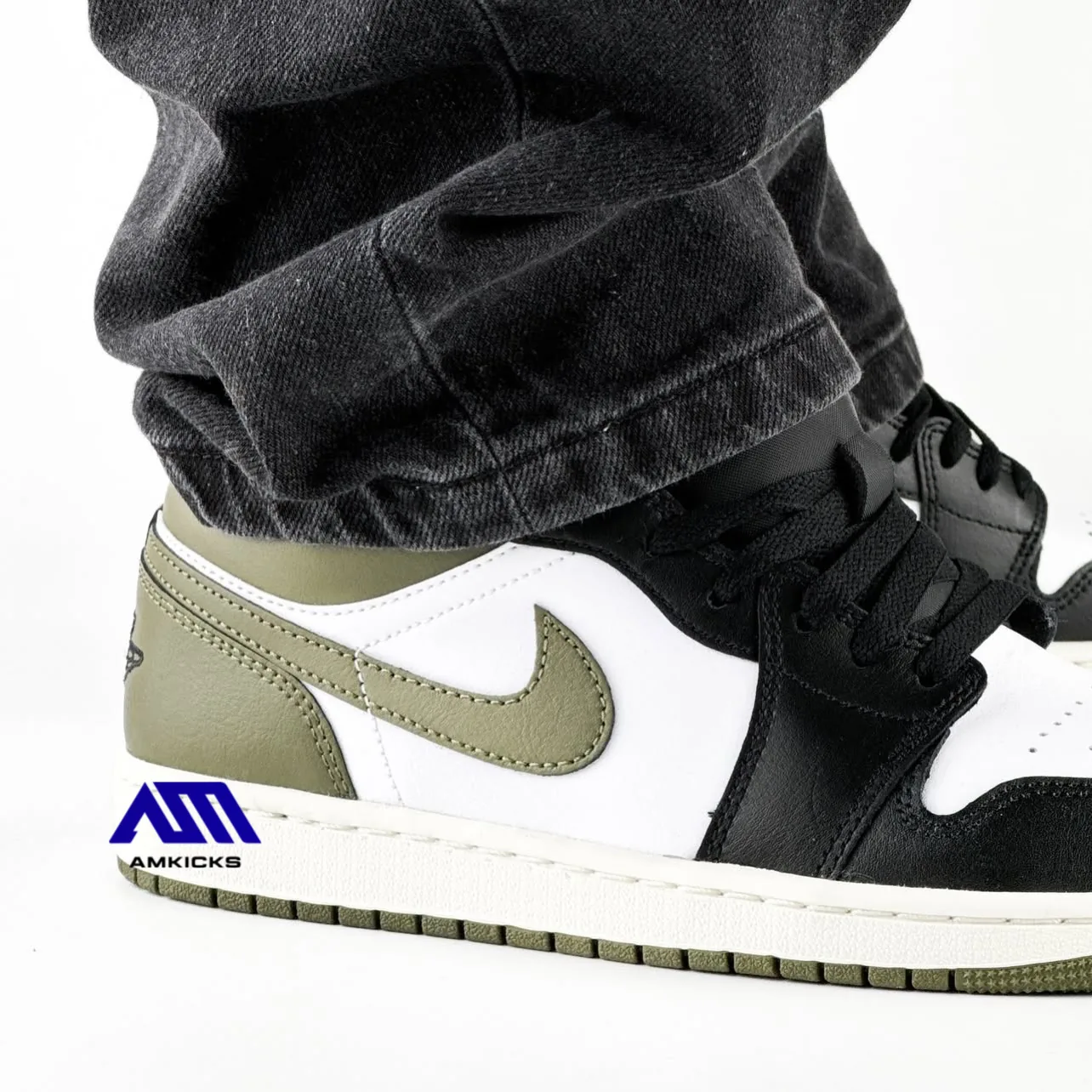 Jordan 1 Low "Black Toe Medium Olive"
