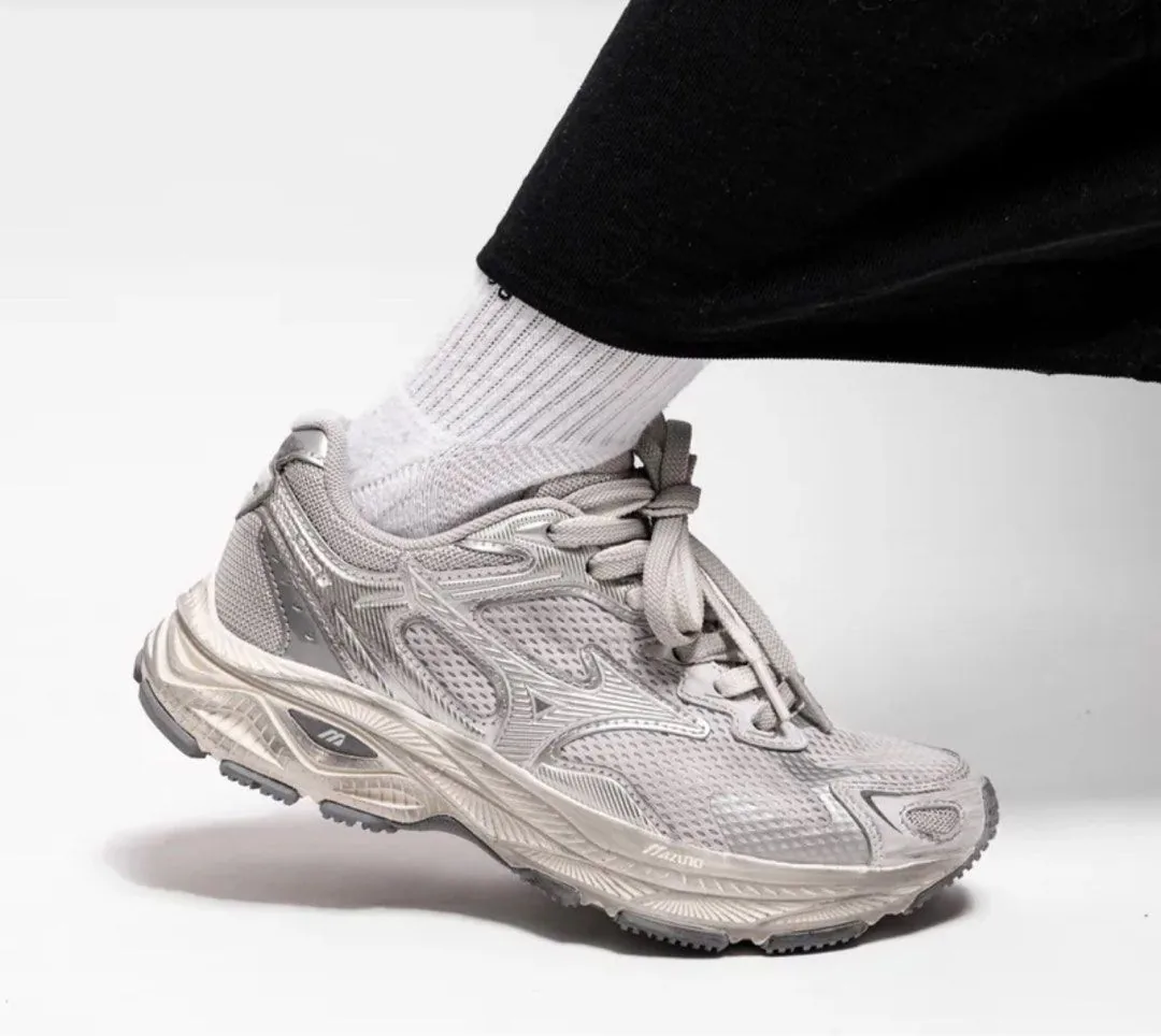 Mizuno Racer S "White Metallic Silver"