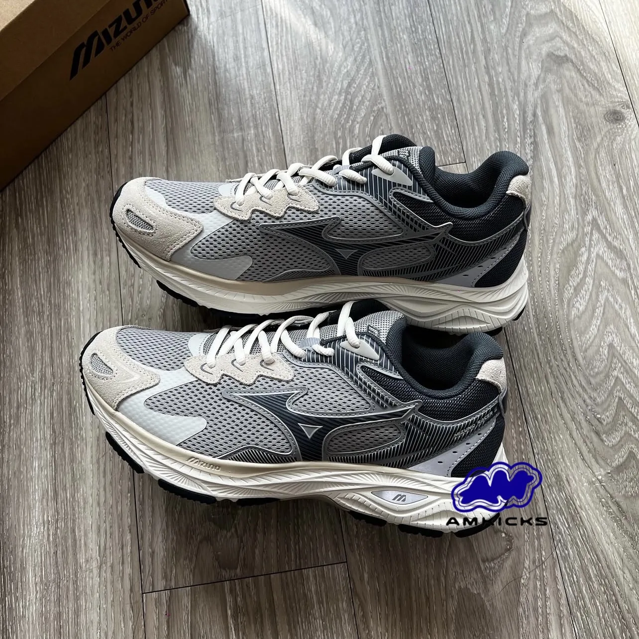 Mizuno-Racer S "Silver Grey"
