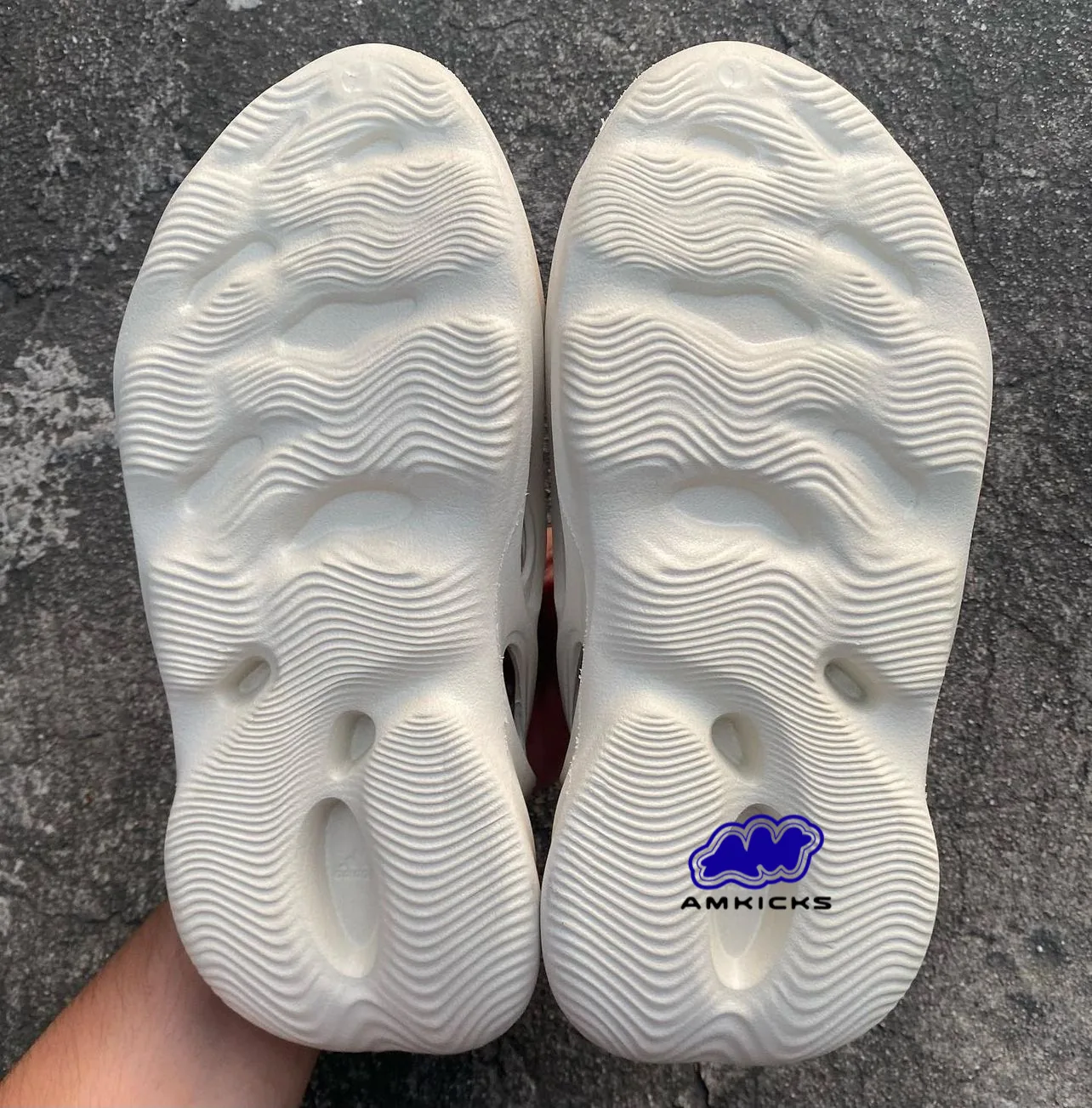 Yeezy Foam RNR "Sand"