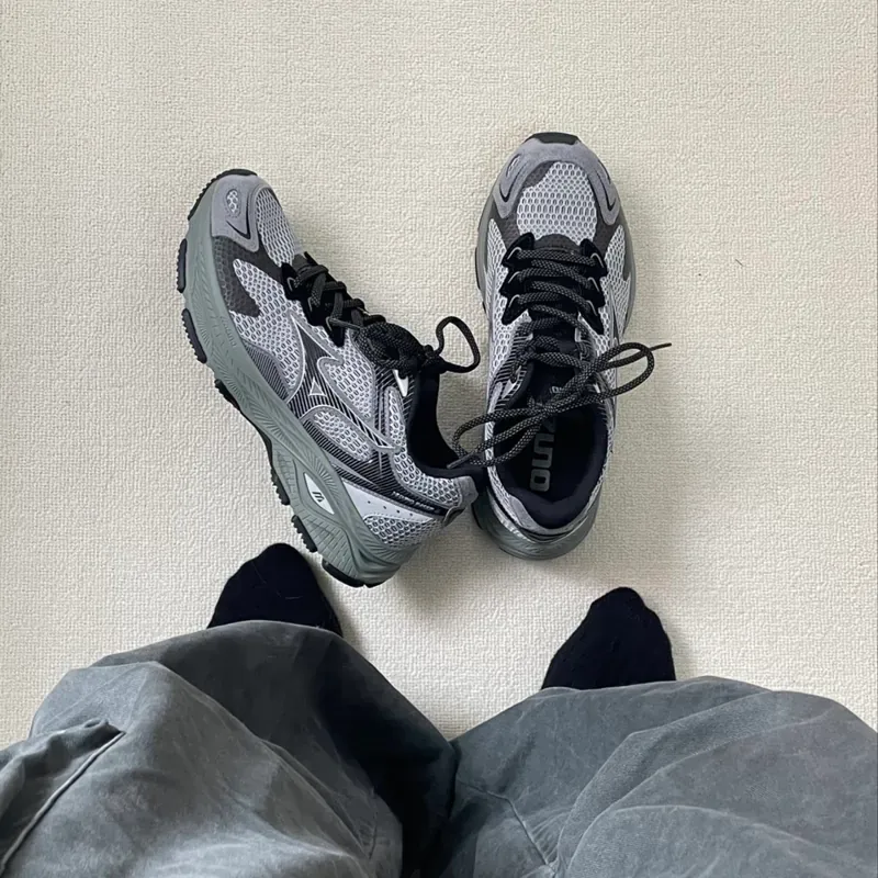 Mizuno Racer S "Grey Green"
